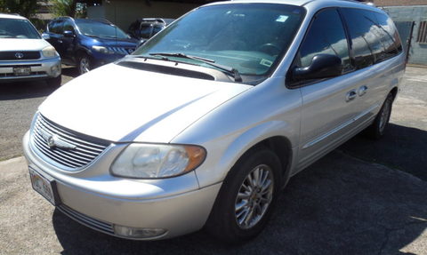 2001 Chrysler Town And Country.
