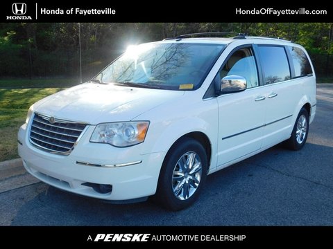 2008 Chrysler Town And Country.