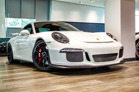2015 Porsche 911.