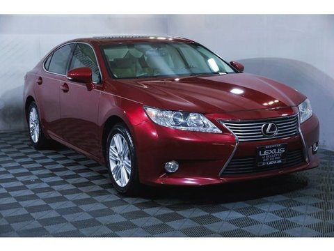 2014 Lexus ES.