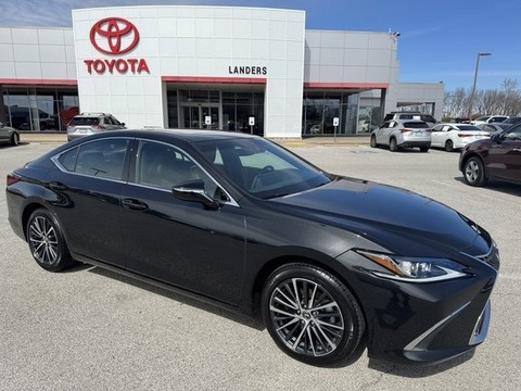 2023 Lexus ES.