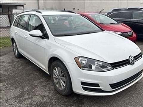 2016 Volkswagen Golf.
