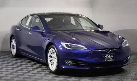 2017 Tesla Model S.