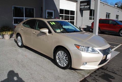 2014 Lexus ES.