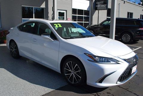 2022 Lexus ES.