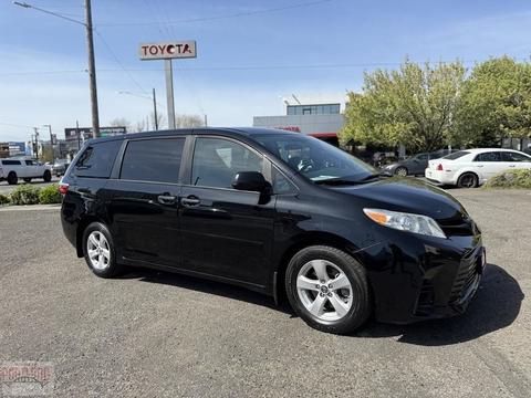 2019 Toyota Sienna.