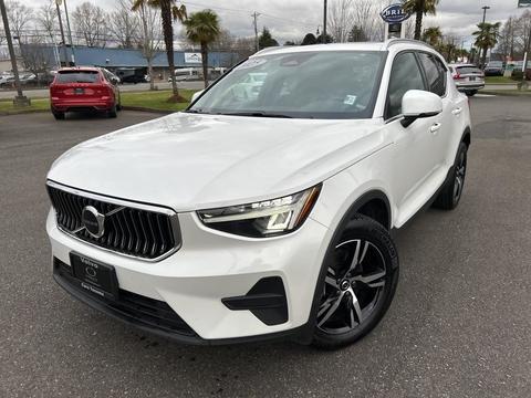 2025 Volvo XC40.