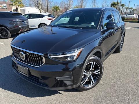 2025 Volvo XC40.