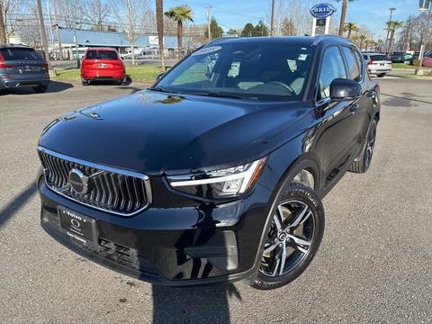 2025 Volvo XC40.