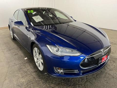 2015 Tesla Model S.