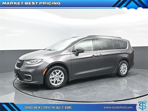 2022 Chrysler Pacifica.