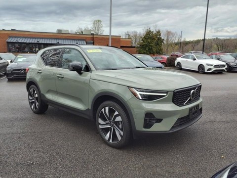 2023 Volvo XC40.