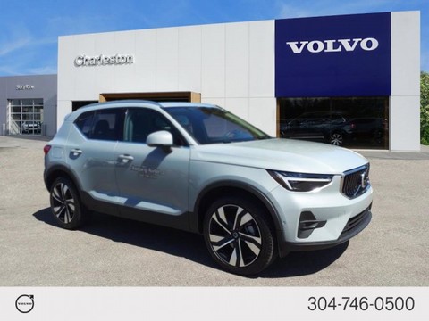 2025 Volvo XC40.