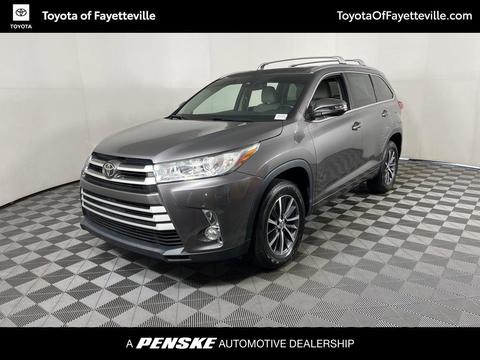 2017 Toyota Highlander.