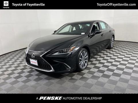 2021 Lexus ES.