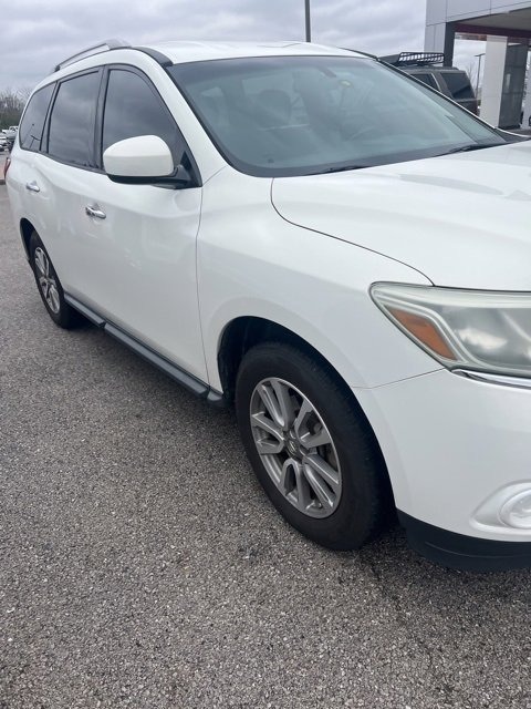 2013 Nissan Pathfinder.