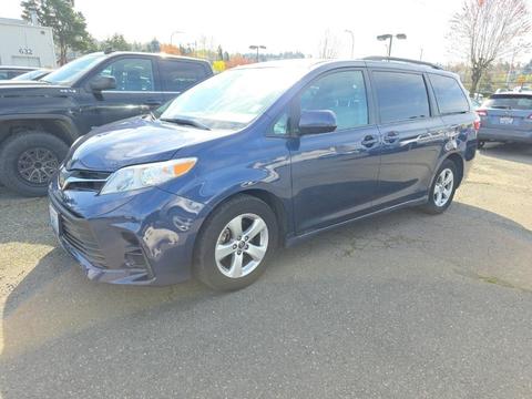 2018 Toyota Sienna.