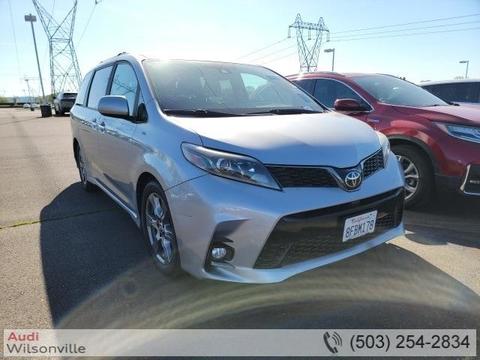 2018 Toyota Sienna.
