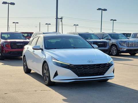 2022 Hyundai Elantra.
