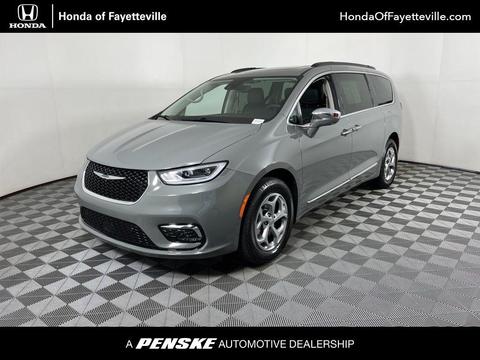 2022 Chrysler Pacifica.