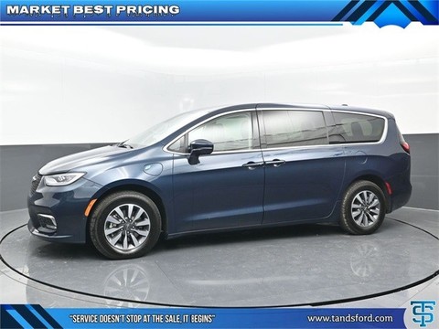 2022 Chrysler Pacifica.