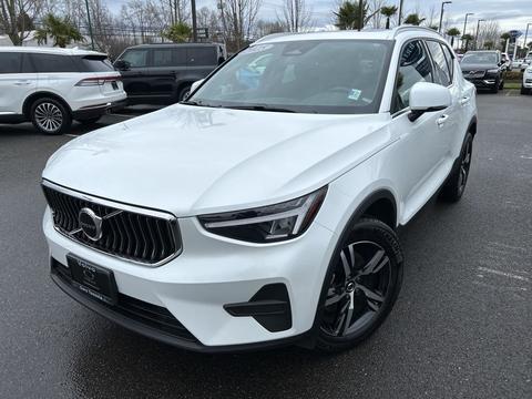 2025 Volvo XC40.