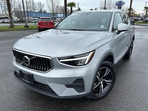 2025 Volvo XC40.