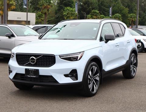 2024 Volvo XC40.