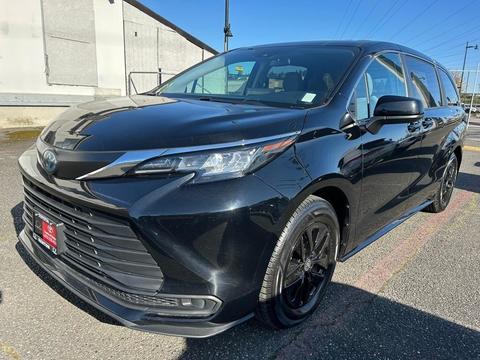 2023 Toyota Sienna.