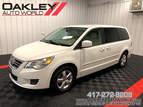 2010 Volkswagen Routan.