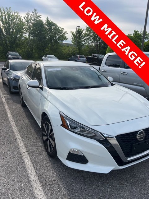 2022 Nissan Altima.