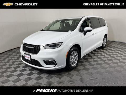 2023 Chrysler Pacifica.