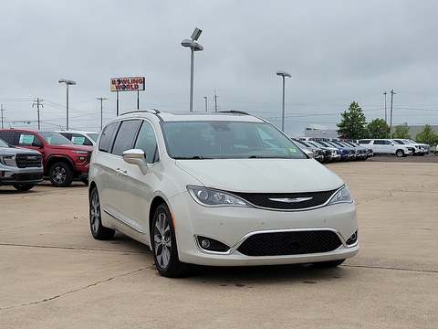 2017 Chrysler Pacifica.