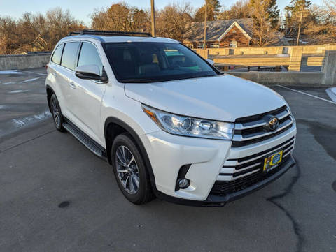 2019 Toyota Highlander.