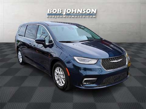 2023 Chrysler Pacifica.