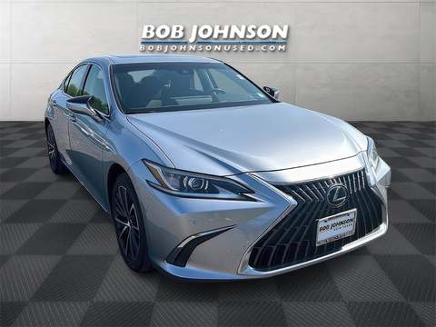 2022 Lexus ES.