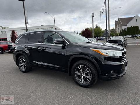 2016 Toyota Highlander.