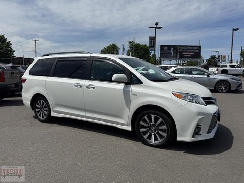 2018 Toyota Sienna.