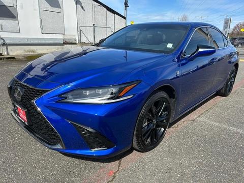 2023 Lexus ES.