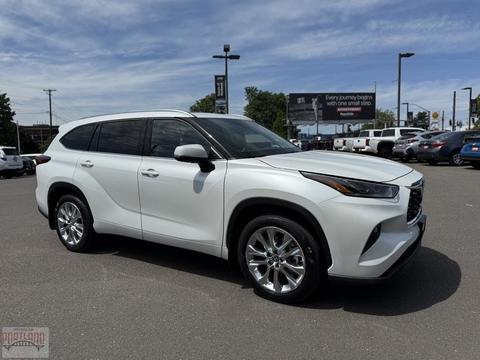 2022 Toyota Highlander.
