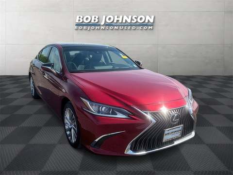 2019 Lexus ES.