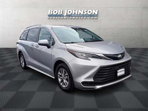 2022 Toyota Sienna.