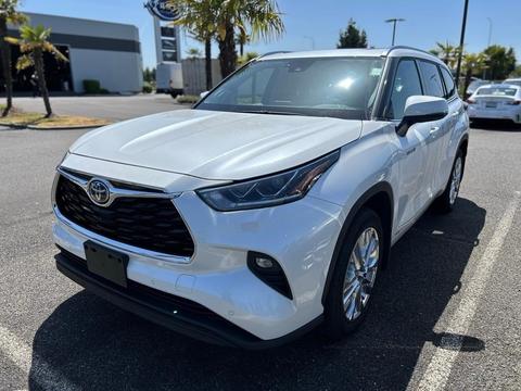 2020 Toyota Highlander.