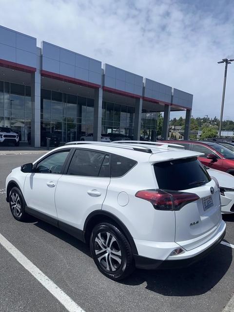 2016 Toyota RAV4.