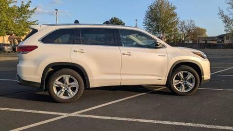 2017 Toyota Highlander.