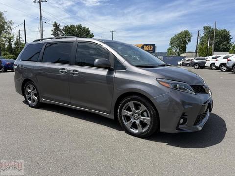 2018 Toyota Sienna.