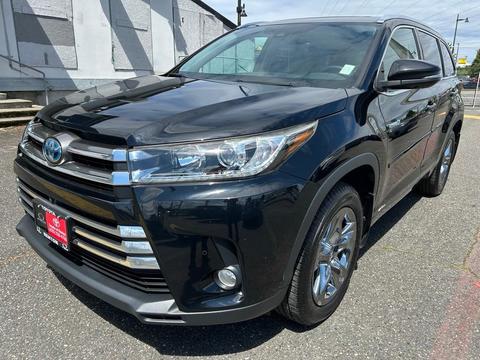 2017 Toyota Highlander.