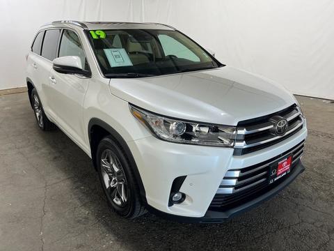 2019 Toyota Highlander.