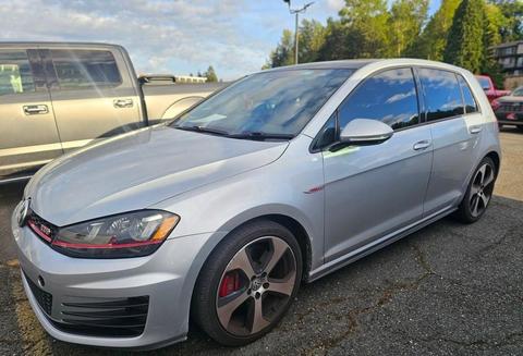 2017 Volkswagen Golf.