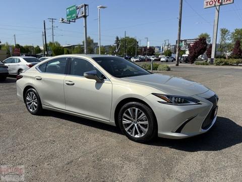 2021 Lexus ES.